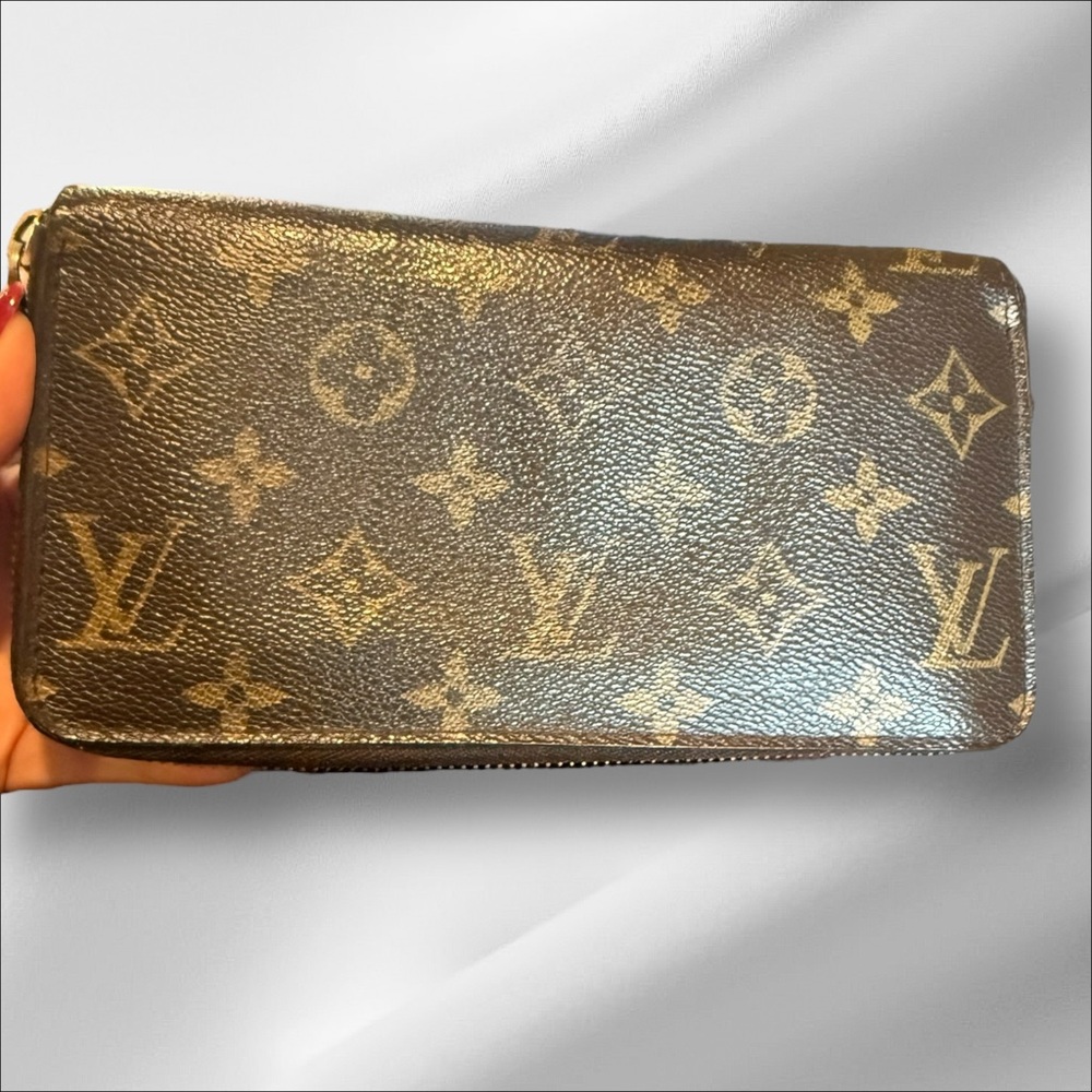 Louis Vuitton Monogram Canvas Zipper Wallet